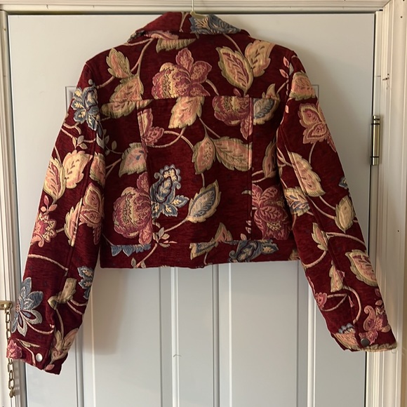 Cropped jacket embroidery. Zipper front. Size M. - Picture 2 of 3